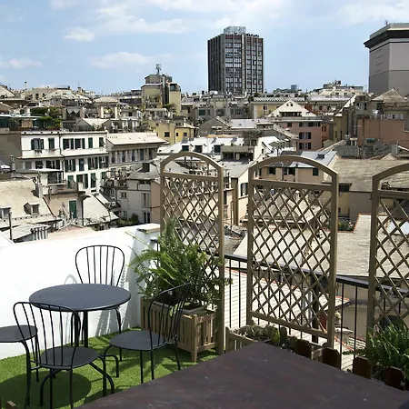 Sky On The Roofs - Il Cielo Sui Tetti 3* 热那亚