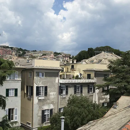 Sky On The Roofs - Il Cielo Sui Tetti 3* 热那亚
